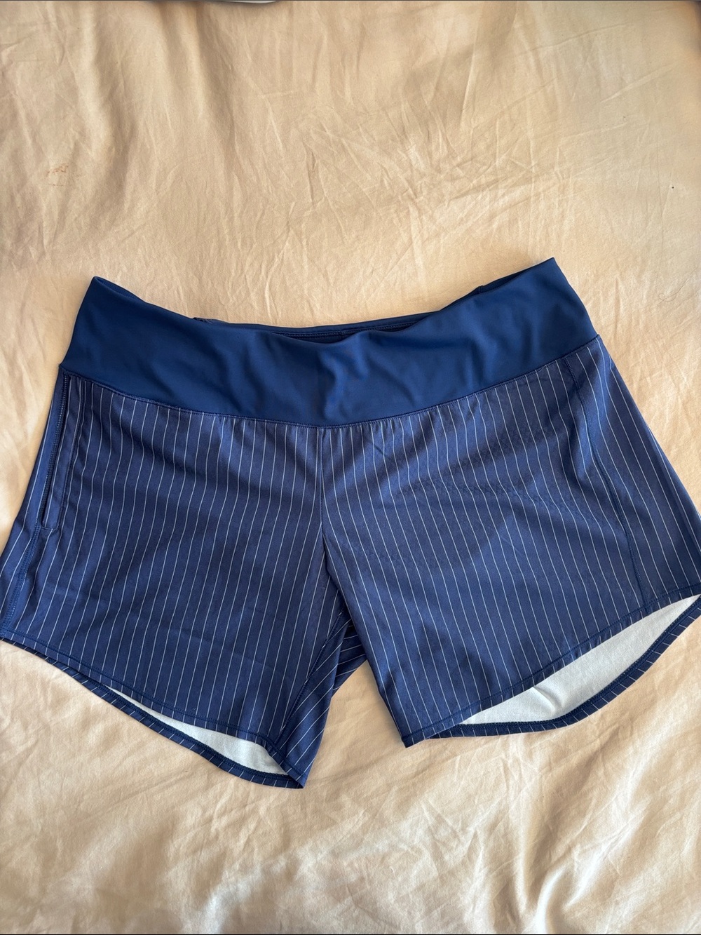 Oiselle Long Roga Shorts Grounded Pinstripe Navy White Women's 10 EUC